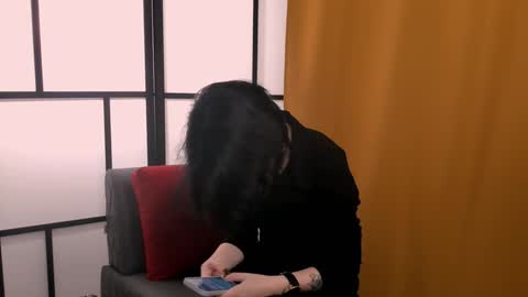 Mia online show from December 3, 2024, 7:21 am