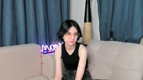 Mia online show from December 12, 2024, 7:30 am