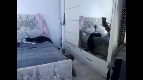 fantasticdeee online show from February 27, 2025, 9:11 am