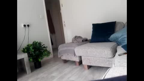 fantasticdeee online show from February 27, 2025, 2:00 pm