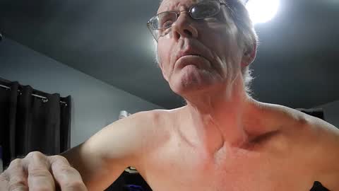 Snapshot of fantasyresort chatting on December 26, 2024, 4:21 am fantasyresort online show from December 26, 2024, 4:21 am