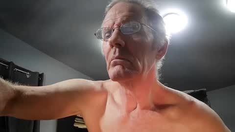 Snapshot of fantasyresort chatting on December 27, 2024, 4:26 am fantasyresort online show from December 27, 2024, 4:26 am