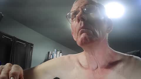 fantasyresort online show from April 17, 2026, 3:09 am