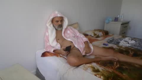 Snapshot of fantazy_island chatting on November 26, 2025, 5:36 pm mike anglo online show from November 26, 2025, 5:36 pm