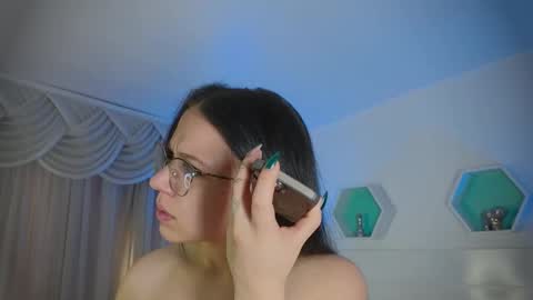 Farah online show from November 5, 2025, 12:05 pm