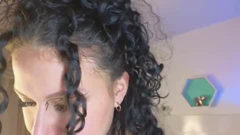 Farah online show from November 24, 2025, 12:05 pm