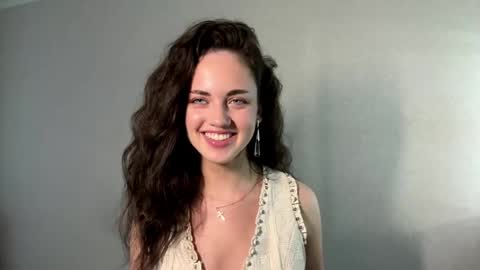 Mia online show from June 8, 2026, 3:23 pm