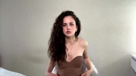 Mia online show from June 9, 2026, 3:45 pm