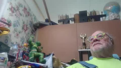 Snapshot of fatfreddythecat chatting on May 17, 2026, 9:22 pm Fred. online show from May 17, 2026, 9:22 pm