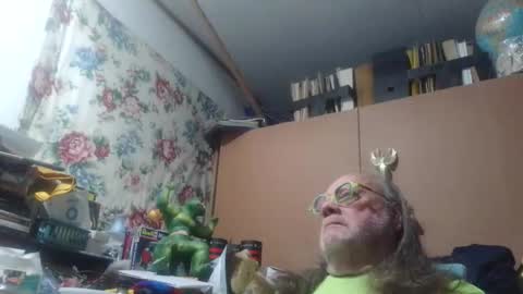 Snapshot of fatfreddythecat chatting on May 18, 2026, 4:40 am Fred. online show from May 18, 2026, 4:40 am