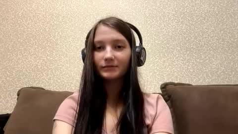 Snapshot of faustinabartosh chatting on October 22, 2025, 8:14 am Aurora 18yo online show from October 22, 2025, 8:14 am