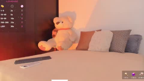 welcome to my world  online show from February 14, 2025, 10:14 pm