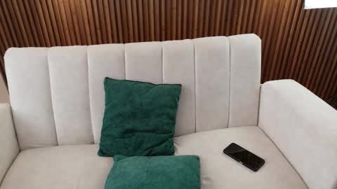 Feelena online show from February 9, 2026, 5:17 pm