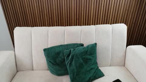 Feelena online show from February 25, 2026, 6:39 pm