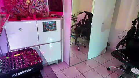 Snapshot of feetamiiin chatting on February 4, 2026, 1:06 pm m0rty online show from February 4, 2026, 1:06 pm