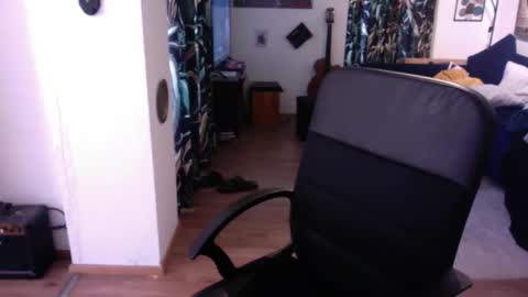 feetkissboy online show from March 13, 2026, 9:38 am