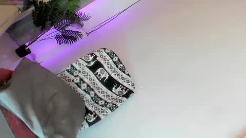 Snapshot of feisty_woman chatting on December 23, 2024, 11:36 am Prianka online show from December 23, 2024, 11:36 am