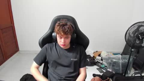 Snapshot of felix0420 chatting on November 20, 2025, 6:40 pm felix0420 online show from November 20, 2025, 6:40 pm