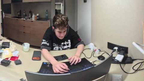 Snapshot of felix0420 chatting on February 16, 2026, 1:24 am felix0420 online show from February 16, 2026, 1:24 am