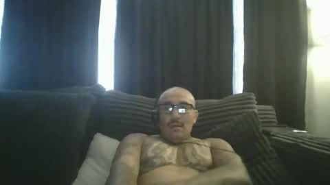 felixrlarios25 online show from June 5, 2026, 5:07 pm