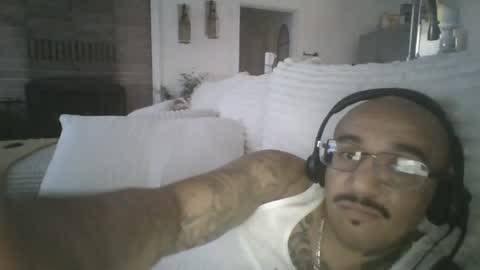 felixrlarios25 online show from July 29, 2026, 4:05 pm