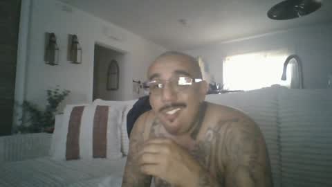 felixrlarios25 online show from August 3, 2026, 5:49 pm