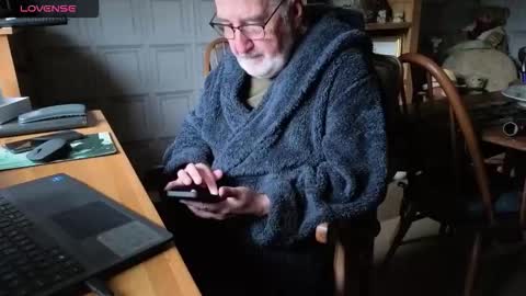 Snapshot of fellainsp8 chatting on October 16, 2025, 7:20 am Adam online show from October 16, 2025, 7:20 am