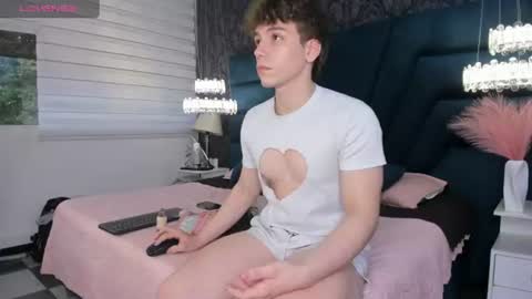 Snapshot of femboy_max chatting on July 3, 2026, 12:00 pm Femboy Max online show from July 3, 2026, 12:00 pm