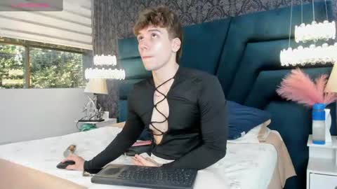 Snapshot of femboy_max chatting on July 16, 2026, 12:00 pm Femboy Max online show from July 16, 2026, 12:00 pm