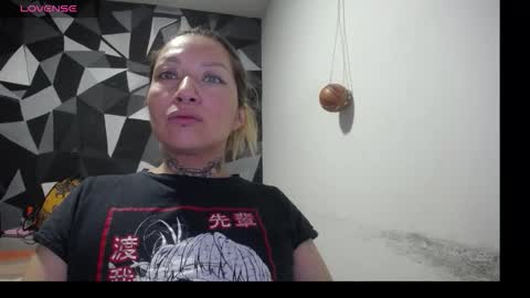 Snapshot of fenix_purple chatting on January 18, 2026, 3:27 pm FENIX online show from January 18, 2026, 3:27 pm