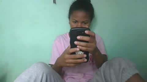 Snapshot of fenou122745 chatting on March 16, 2026, 5:24 am fenou122745 online show from March 16, 2026, 5:24 am