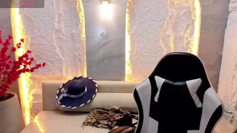 Ferchis  online show from November 6, 2025, 1:23 pm