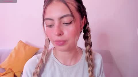 fernanda  online show from April 8, 2026, 3:01 pm