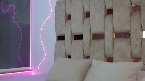 fernanda_thail_ online show from April 11, 2026, 7:40 pm