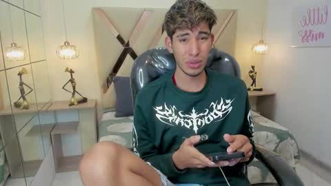 FER PHOENIX online show from December 17, 2025, 3:23 am