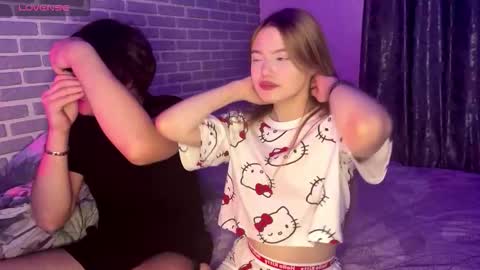 Tina and Tomas online show from September 15, 2025, 3:34 pm