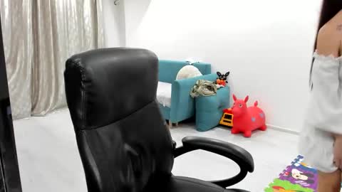 Snapshot of fetishcatalea chatting on November 19, 2025, 8:09 pm Catalea DM online show from November 19, 2025, 8:09 pm