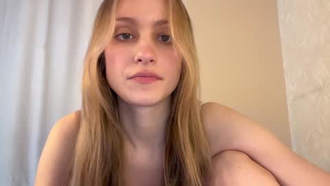 Snapshot of fflloowweerr chatting on December 8, 2024, 5:39 am Lisa online show from December 8, 2024, 5:39 am