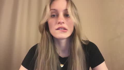 Snapshot of fflloowweerr chatting on January 20, 2025, 1:00 pm Lisa online show from January 20, 2025, 1:00 pm