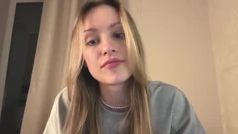 Snapshot of fflloowweerr chatting on February 18, 2025, 12:06 pm Lisa online show from February 18, 2025, 12:06 pm