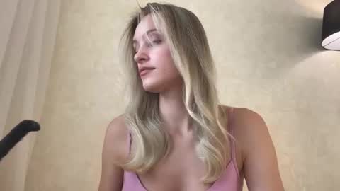 Snapshot of fflloowweerr chatting on October 5, 2025, 6:01 am Lisa online show from October 5, 2025, 6:01 am