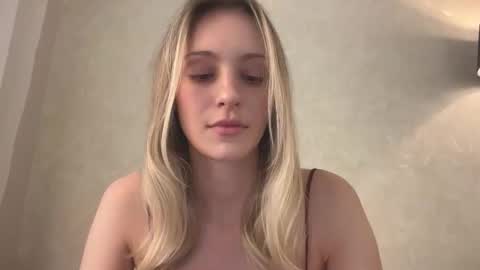 Lisa online show from November 16, 2025, 6:52 am