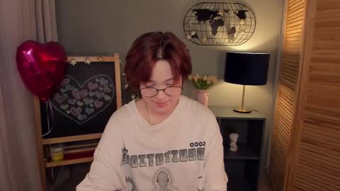 fiamoory online show from February 19, 2025, 4:34 am