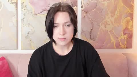 fiamoory online show from April 6, 2026, 7:53 am