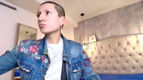   online show from October 18, 2025, 12:17 pm