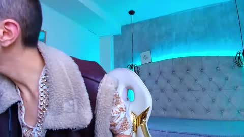   online show from October 21, 2025, 11:44 am