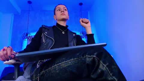   online show from November 14, 2025, 12:48 pm