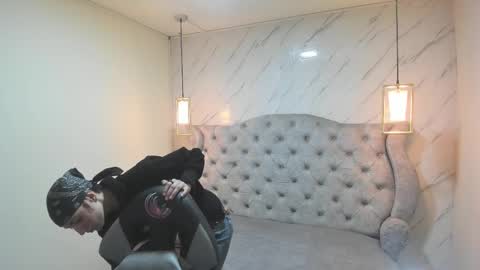   online show from February 4, 2026, 12:00 pm