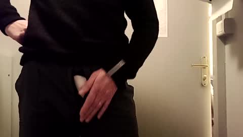 Snapshot of fifi010203 chatting on December 19, 2024, 5:51 am fifi010203 online show from December 19, 2024, 5:51 am