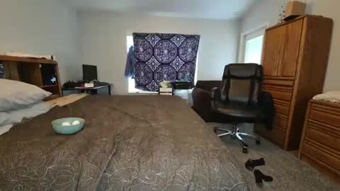 filfaonyx online show from October 22, 2025, 4:29 pm